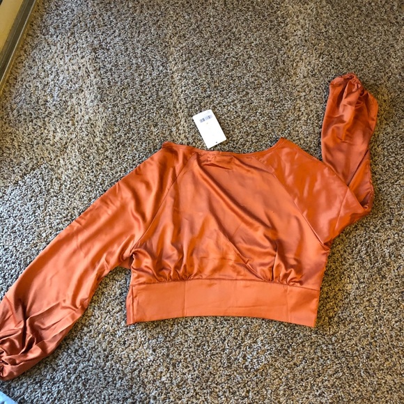 🆕 burnt orange crop top. With side - Picture 4 of 9